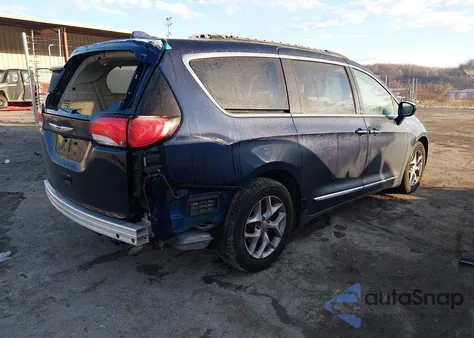 2017 Chrysler Pacifica Touring-L z USA, uszkodzony, nr VIN 2C4RC1BGXHR809490